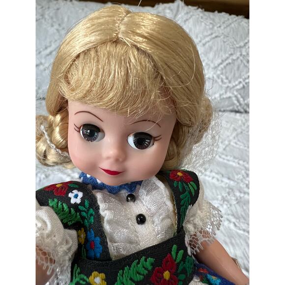 Madame Alexander 8 inch Doll Germany International Collection - Picture 2 of 5